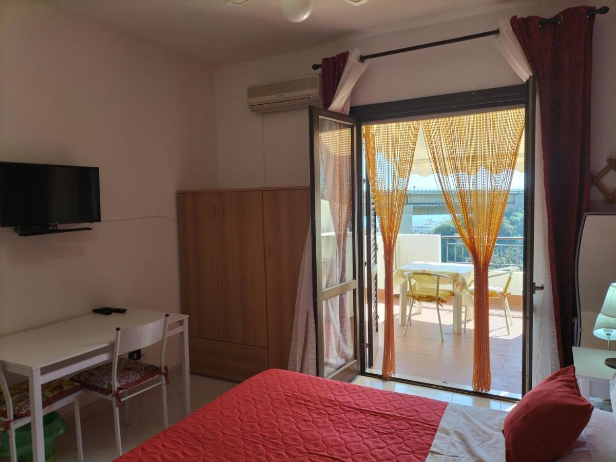 Casa Vacanza Da Rosa Letojanni Exterior foto